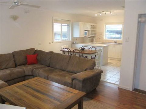 Rosebud Beach House On Kennington - Accommodation Broome 0