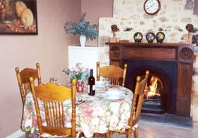 Burdett's Waratah Cottage - Accommodation Broome 0