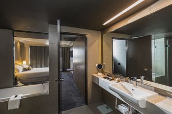 PARKROYAL Darling Harbour, Sydney - Accommodation Broome 13