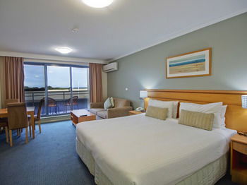 Oaks Waterfront Resort - The Entrance - Accommodation Broome 16