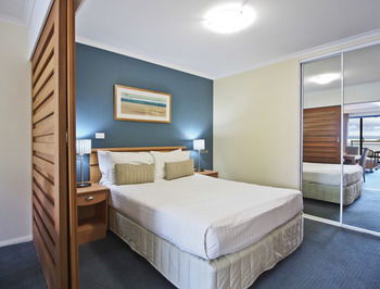 Oaks Waterfront Resort - The Entrance - Accommodation Broome 20