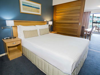 Oaks Waterfront Resort - The Entrance - Accommodation Broome 22