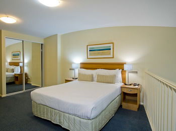 Oaks Waterfront Resort - The Entrance - Accommodation Broome 27
