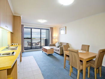 Oaks Waterfront Resort - The Entrance - Accommodation Broome 30