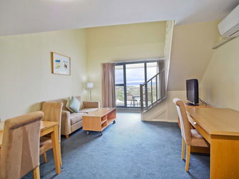 Oaks Waterfront Resort - The Entrance - Accommodation Broome 31