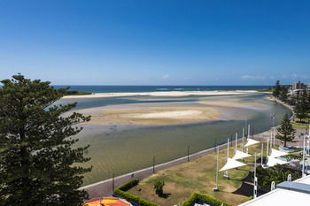 Oaks Waterfront Resort - The Entrance - Accommodation Broome 34