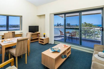 Oaks Waterfront Resort - The Entrance - Accommodation Broome 42