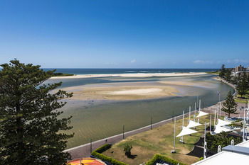 Oaks Waterfront Resort - The Entrance - Accommodation Broome 51