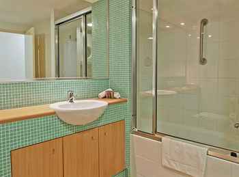 Oaks Waterfront Resort - The Entrance - Accommodation Broome 2