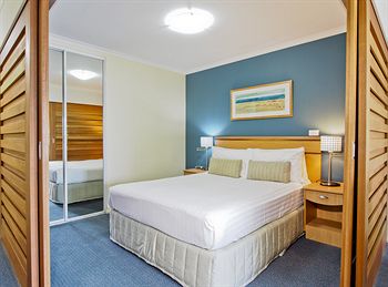 Oaks Waterfront Resort - The Entrance - Accommodation Broome 3