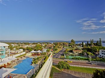Oaks Waterfront Resort - The Entrance - Accommodation Broome 5