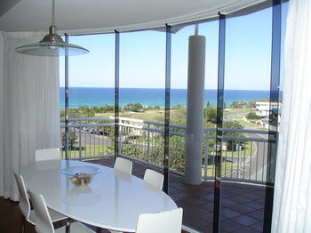 Beachside Resort - Kawana Waters - Accommodation Broome 2