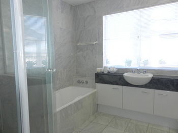Beachside Resort - Kawana Waters - Accommodation Broome 37
