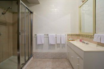 A Camelot Tower & Penthouse - Accommodation Broome 29