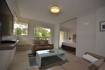 Saks On Hastings - Accommodation Broome 1
