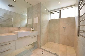 Saks On Hastings - Accommodation Broome 3