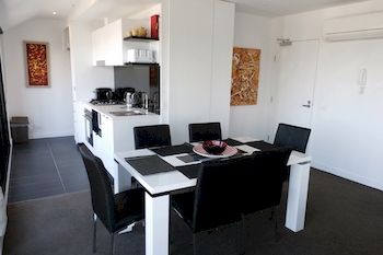 Aura On Flinders Serviced Apartments - Accommodation Broome 6