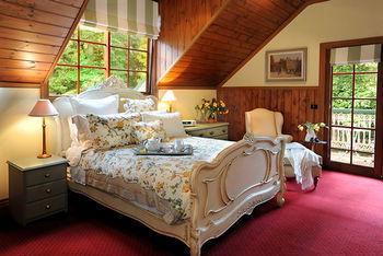 Mary Card's Coach House - Accommodation Broome 8