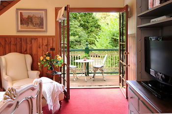 Mary Card's Coach House - Accommodation Broome 12