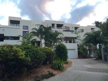 Papillon Coolum - Accommodation Broome 78