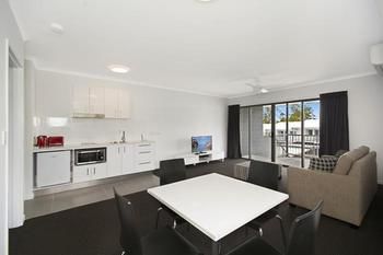 Cooroy Luxury Motel Apartments Noosa - Accommodation Broome 10