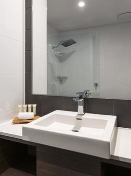 Best Western Plus Lake Kawana Hotel - Accommodation Broome 8