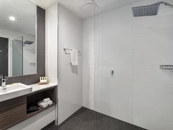 Best Western Plus Lake Kawana Hotel - Accommodation Broome 18