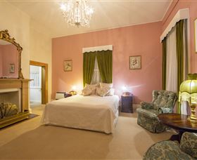 Racecourse Inn - The - Accommodation Broome 3