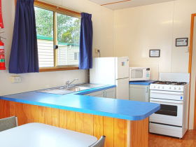 Discovery Holiday Parks  Hadspen Cosy Cabins - Accommodation Broome 1