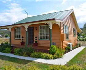 Grand Ole Topiary Cottage - Accommodation Broome 0