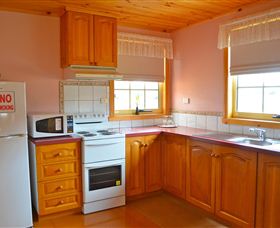 Grand Ole Topiary Cottage - Accommodation Broome 1