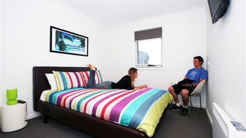 The Island Accommodation - Phillip Island YHA - Accommodation Broome 3