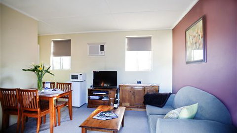 Stable On Riesling - Accommodation Broome 2