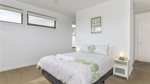 Serenity Torquay Sea View: Luxury Beachfront - Accommodation Broome 2