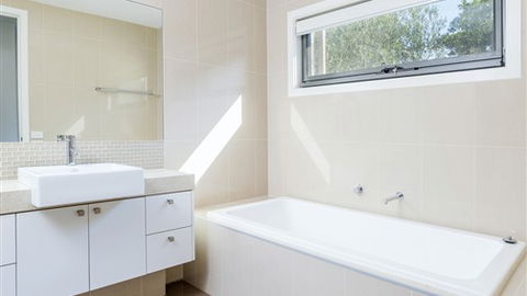 Serenity Torquay Sea View: Luxury Beachfront - Accommodation Broome 4