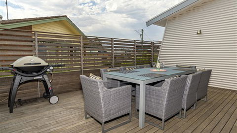 Serenity Torquay Sea View: Luxury Beachfront - Accommodation Broome 5