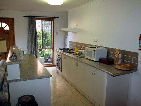 Adrienne's Place On The Hill - Accommodation Broome 0