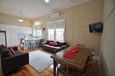 Ain Garth Self Catering Accommodation - Accommodation Broome 0