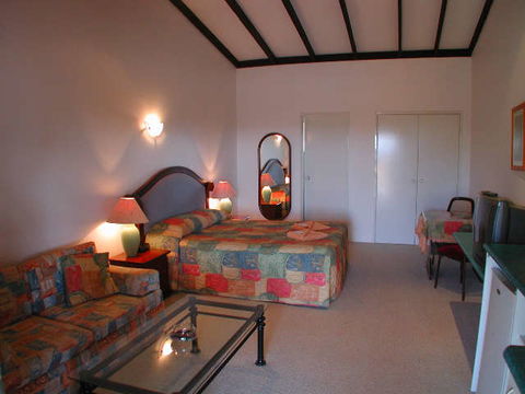 Albert Facey Motor Inn Narrogin - Accommodation Broome 0