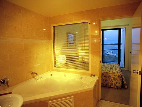 Boathouse Resort Tea Gardens - Accommodation Broome 1