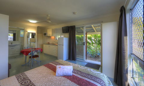 Queens Beach Tourist Village - Accommodation Broome 3