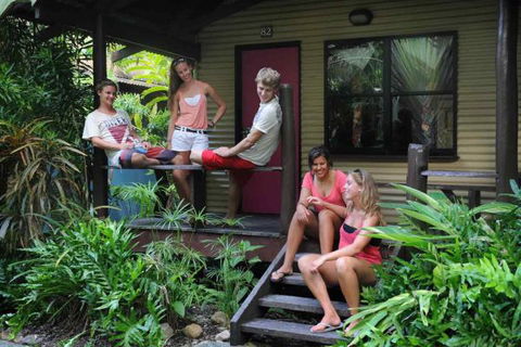 Airlie Beach Magnums Backpackers - Accommodation Broome 2