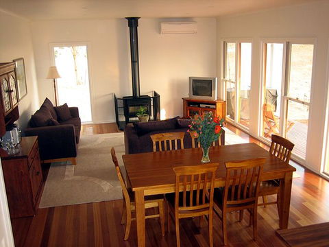 Strath Valley View B And B - Accommodation Broome 0