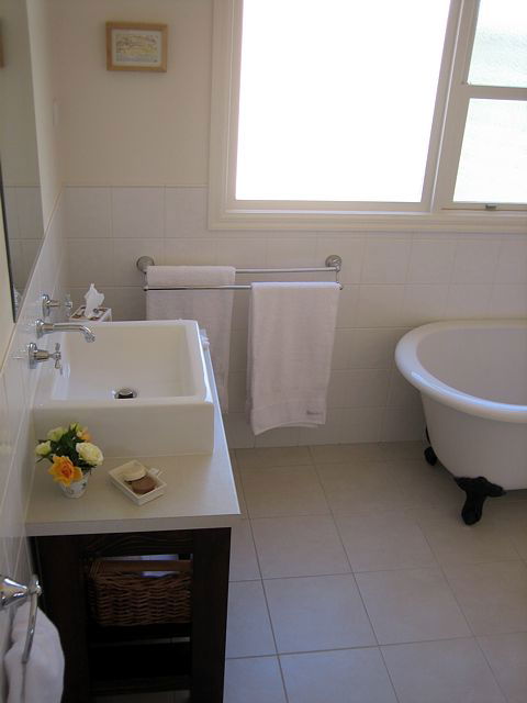Strath Valley View B And B - Accommodation Broome 3