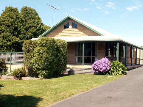The Black Dolphin - Accommodation Broome 0