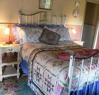 The Witches Garden - Cottage on the Creek - Accommodation Broome