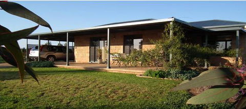 Welcome Cottage Executive Serviced Accommodation - Accommodation Broome 0