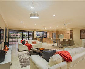 Serenity Shores At Vogue Holiday Homes - Accommodation Broome 2