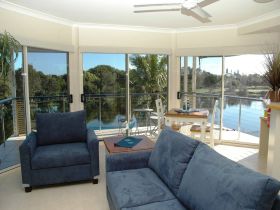 Alexander Lakeside Bed And Breakfast - Accommodation Broome 0