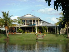 Alexander Lakeside Bed And Breakfast - Accommodation Broome 2